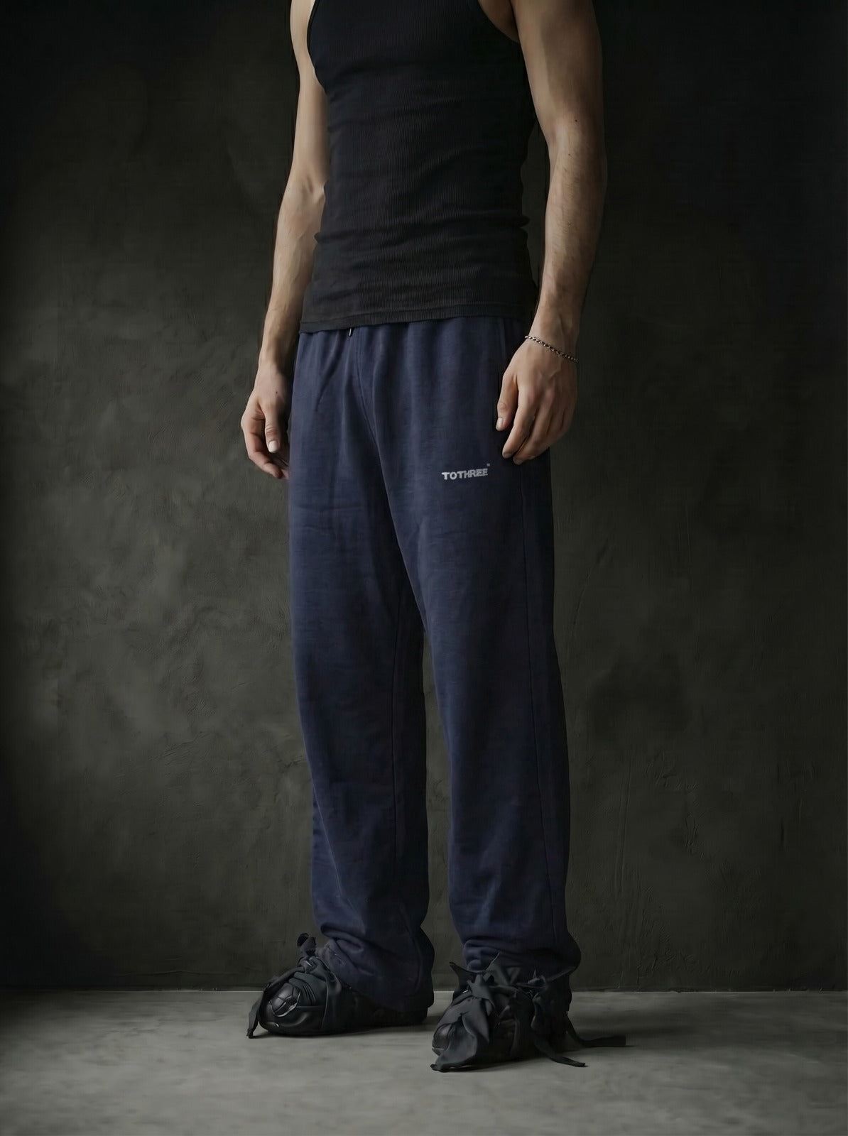 TOTHREE LOGO NAVY SWEATPANTS