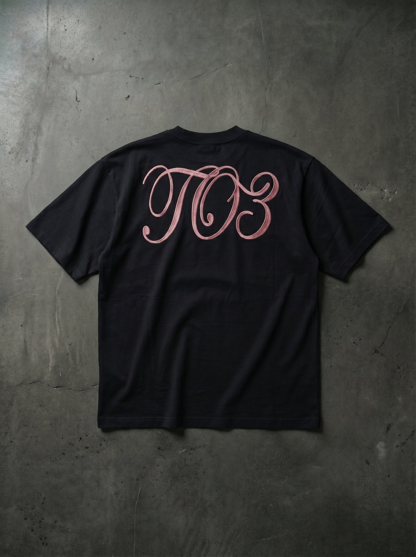 SIGNATURE BLACK TEE