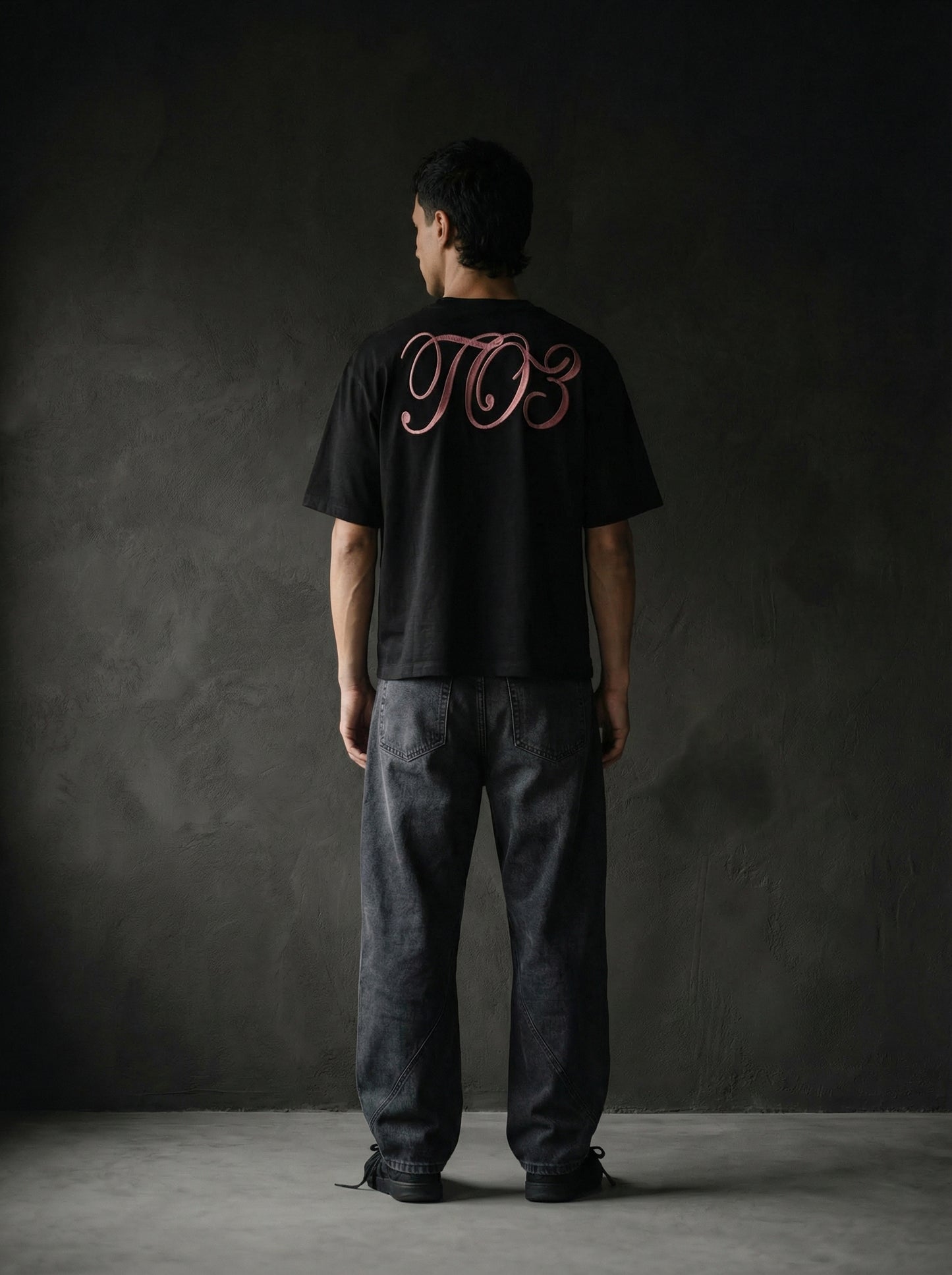 SIGNATURE BLACK TEE