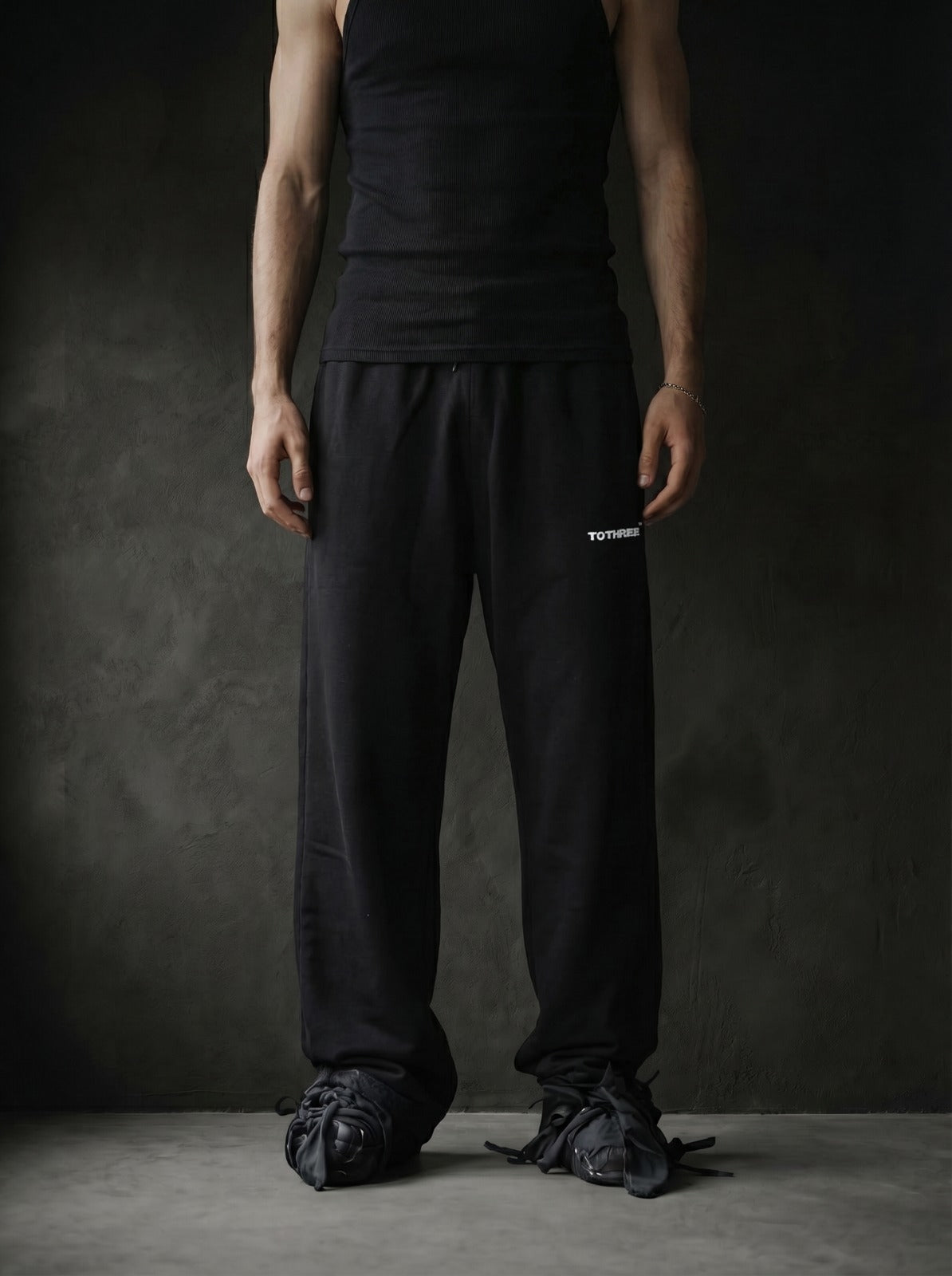 TOTHREE LOGO BLACK SWEATPANTS
